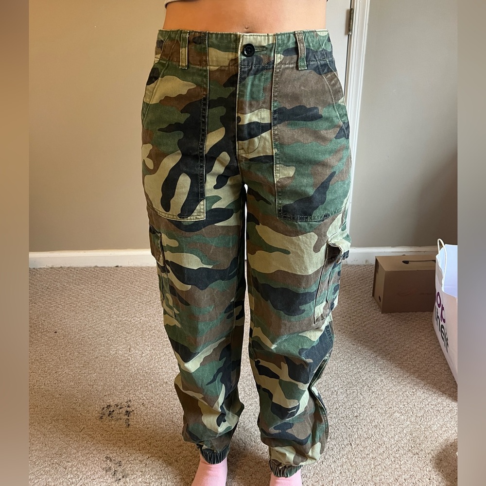 Forever 21 Camo pants (jogger bottoms) size XS